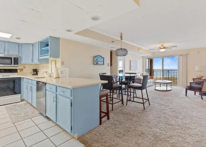 Beachfront 2-bedroom With Stunning Ocean Views Perfect For Family Getaways *