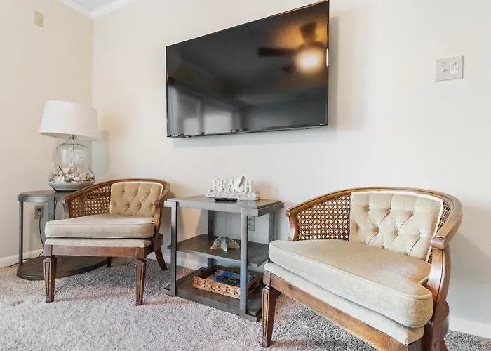 Beachfront 2-bedroom With Stunning Ocean Views Perfect For Family Getaways Holiday home