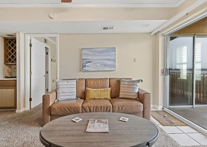 Beachfront 2-bedroom With Stunning Ocean Views Perfect For Family Getaways Holiday home *