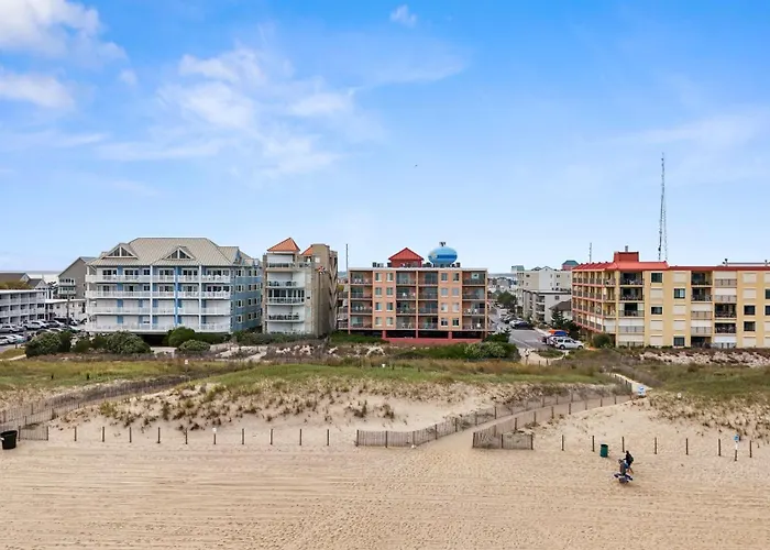 Beachfront 2-bedroom With Stunning Ocean Views Perfect For Family Getaways