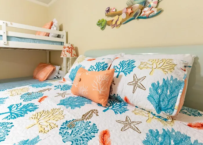 Beachfront 2-bedroom With Stunning Ocean Views Perfect For Family Getaways Holiday home
