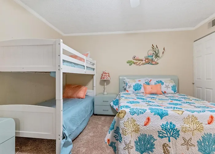 Beachfront 2-bedroom With Stunning Ocean Views Perfect For Family Getaways Holiday home *