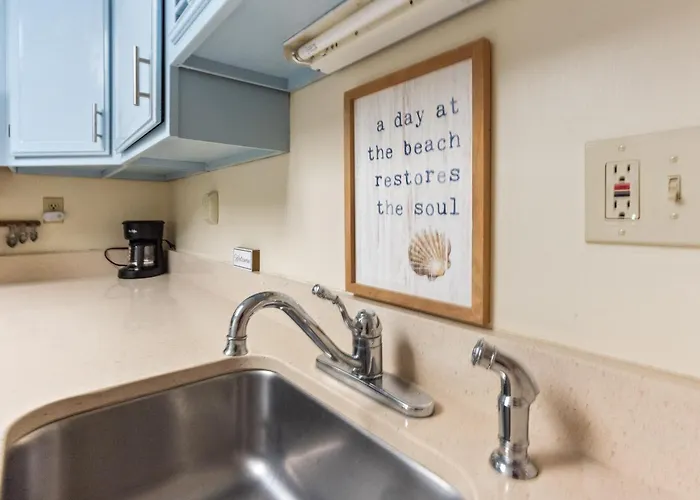 Beachfront 2-bedroom With Stunning Ocean Views Perfect For Family Getaways