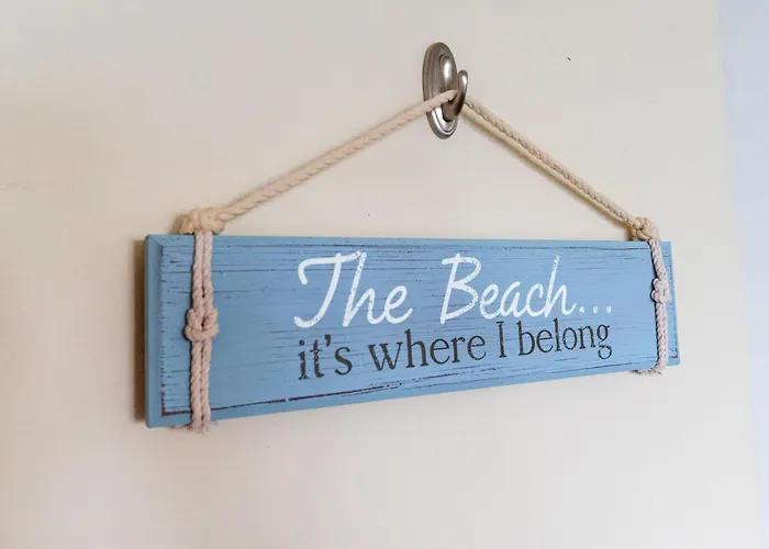 Beachfront 2-bedroom With Stunning Ocean Views Perfect For Family Getaways Holiday home *