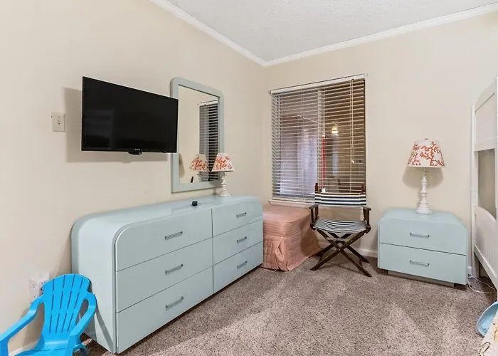 Beachfront 2-bedroom With Stunning Ocean Views Perfect For Family Getaways *