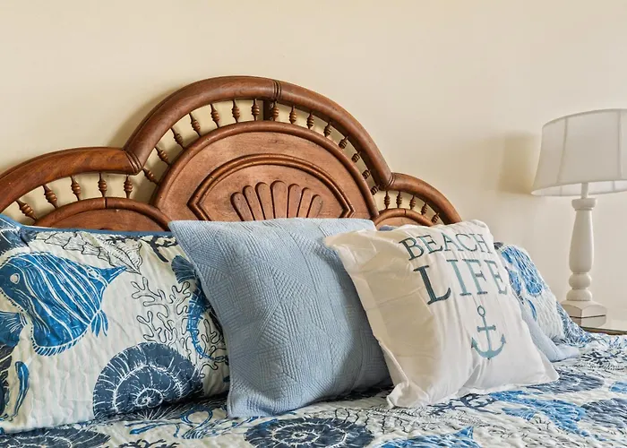 Beachfront 2-bedroom With Stunning Ocean Views Perfect For Family Getaways