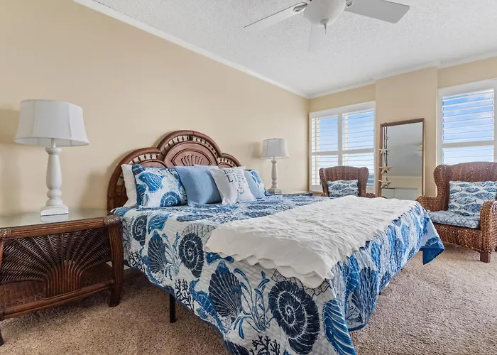 Beachfront 2-bedroom With Stunning Ocean Views Perfect For Family Getaways Holiday home