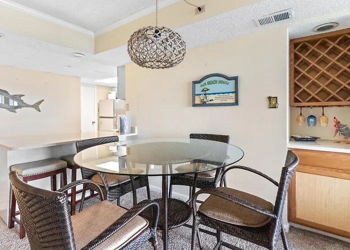 Beachfront 2-bedroom With Stunning Ocean Views Perfect For Family Getaways
