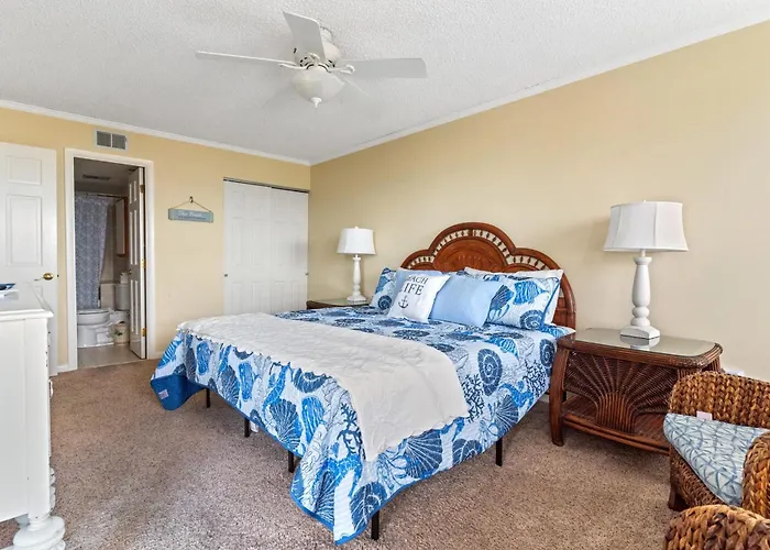 Beachfront 2-bedroom With Stunning Ocean Views Perfect For Family Getaways Holiday home
