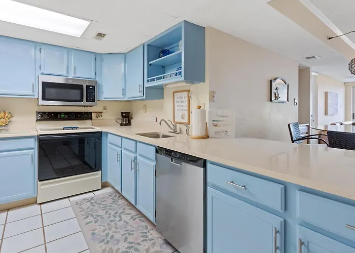 Beachfront 2-bedroom With Stunning Ocean Views Perfect For Family Getaways Holiday home *