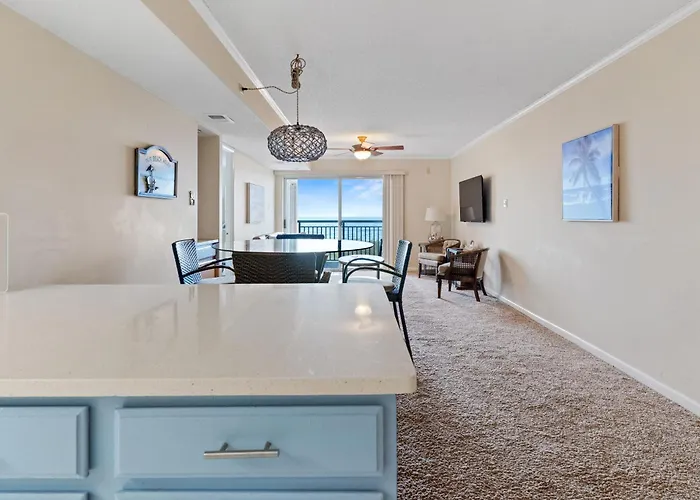 Beachfront 2-bedroom With Stunning Ocean Views Perfect For Family Getaways