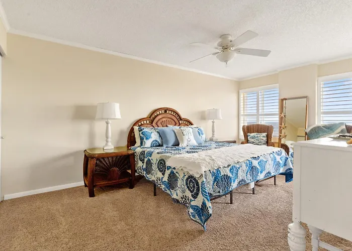Beachfront 2-bedroom With Stunning Ocean Views Perfect For Family Getaways Holiday home *